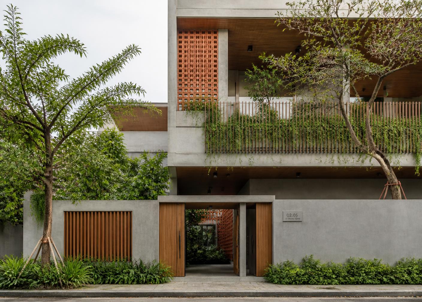 Façade d'un immeuble résidentiel contemporain à Nha Trang